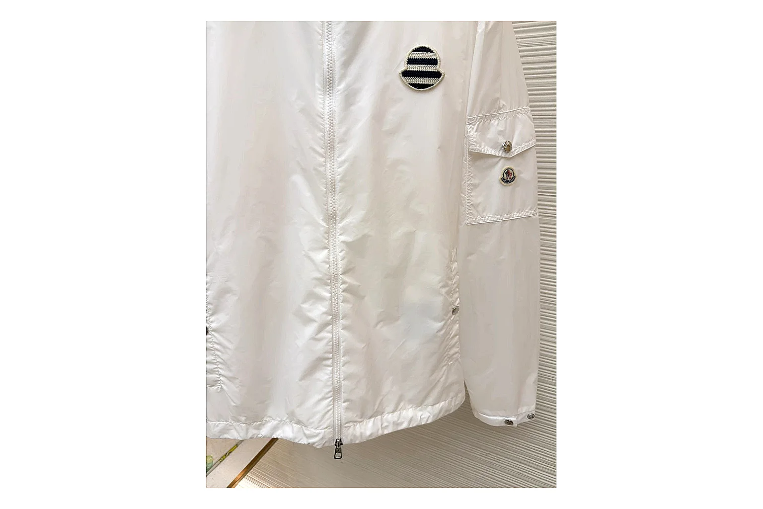 Moncler Nylon Hooded Jacket White Jacket comparison signal photo with white nylon hooded jacket with nylon texture, hood structure, zipper line, sleeve cuffs, and light shell shape