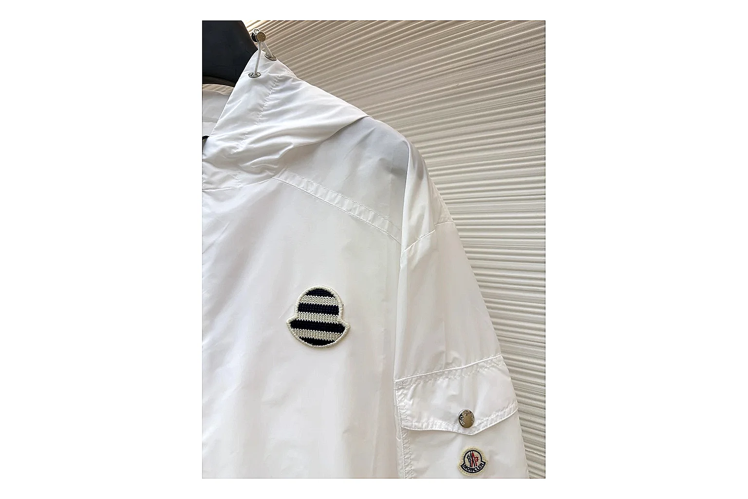 Moncler Nylon Hooded Jacket White Jacket comparison signal photo with white nylon hooded jacket with nylon texture, hood structure, zipper line, sleeve cuffs, and light shell shape thumbnail 5