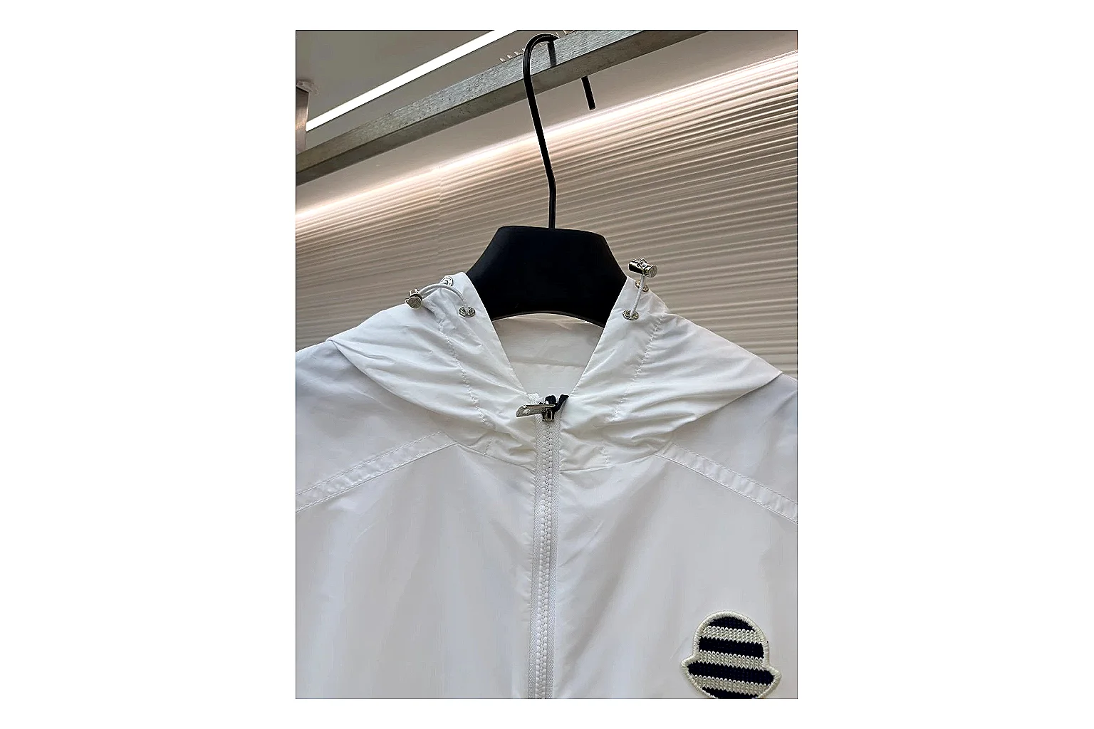 Moncler Nylon Hooded Jacket White Jacket comparison signal photo with white nylon hooded jacket with nylon texture, hood structure, zipper line, sleeve cuffs, and light shell shape thumbnail 6