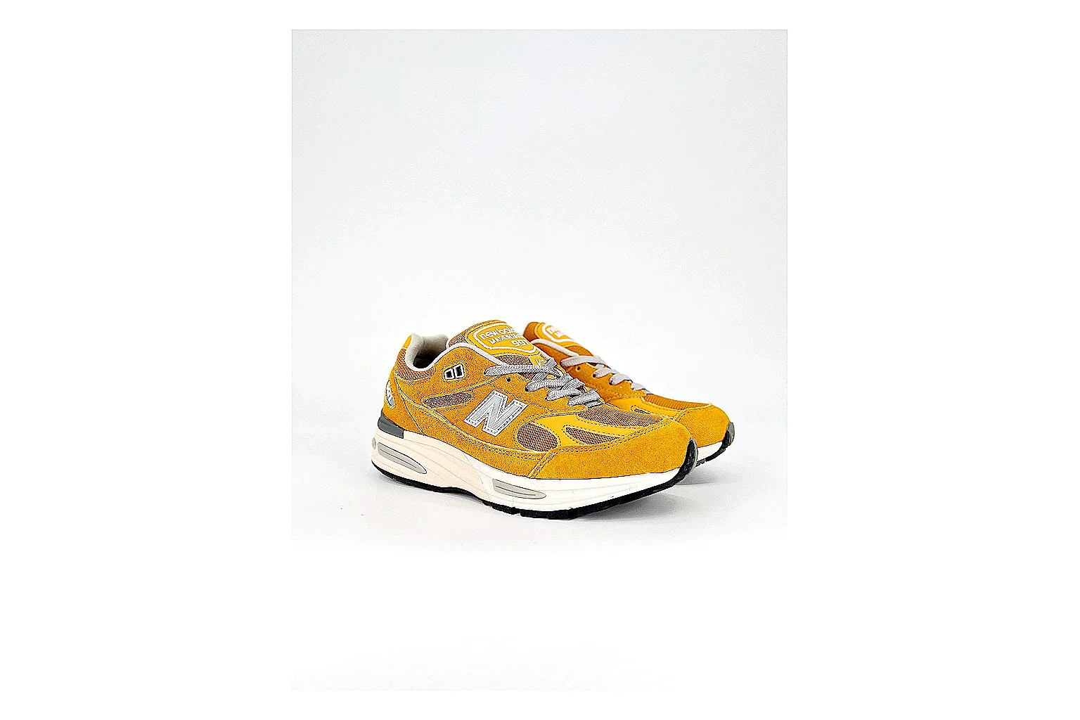 kakoscout.com New Balance 2002r Yellow White comparison signal card six-photo gallery