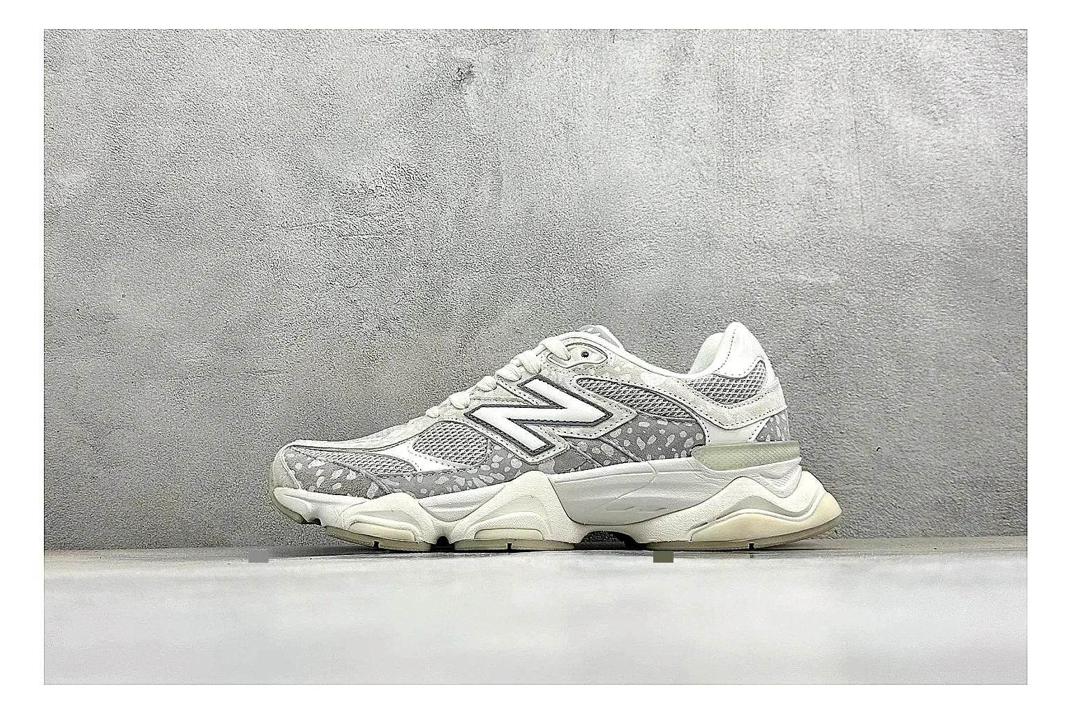 New Balance 9060 silver grey comparison signal image