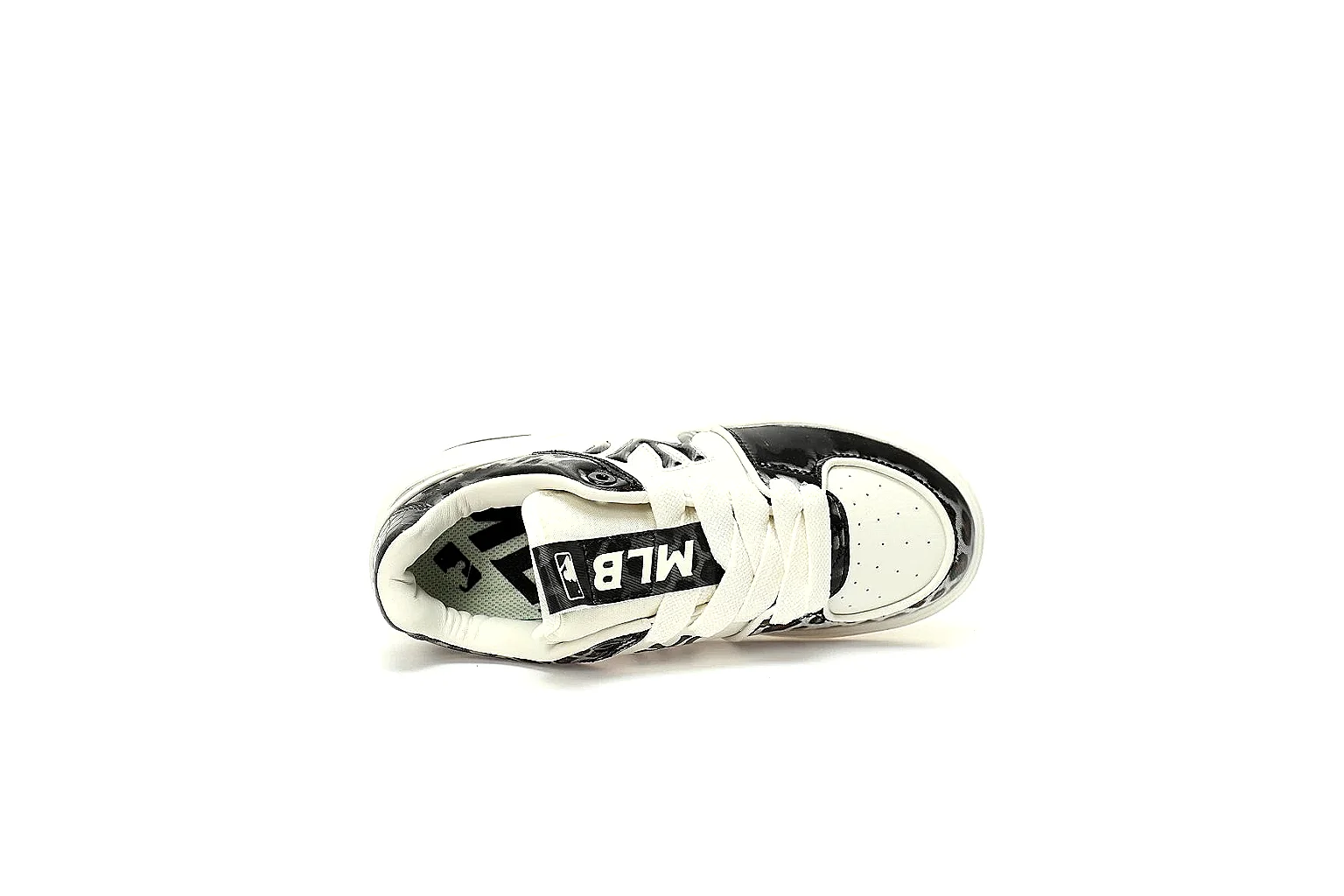 Kako Scout comparison images for New Balance Black White Runner Sneaker thumbnail 3