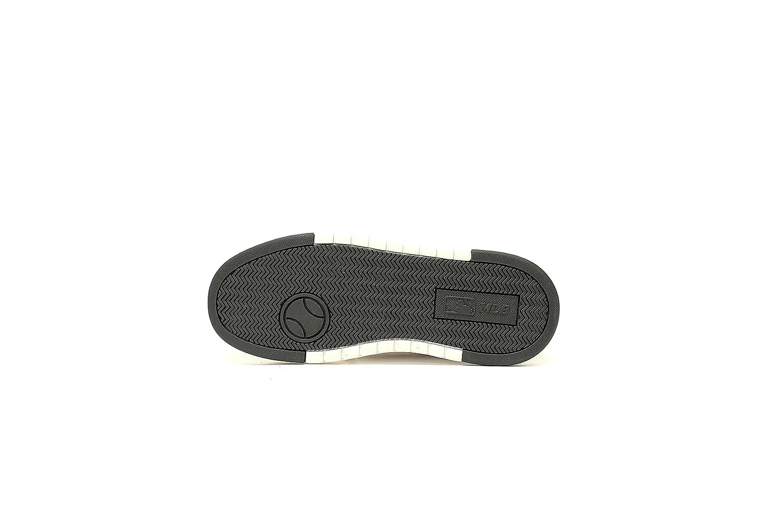 Kako Scout comparison images for New Balance Black White Runner Sneaker thumbnail 4