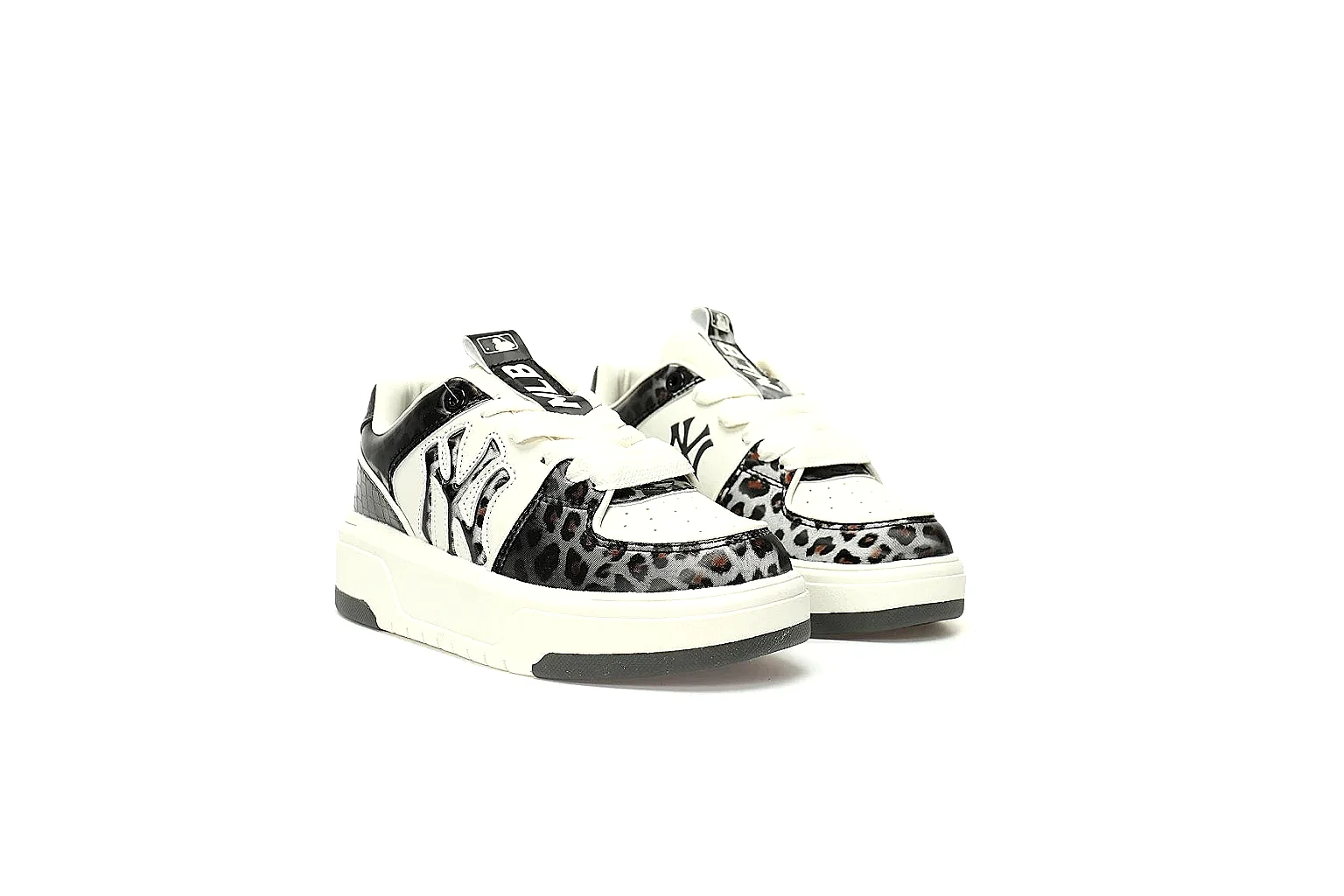 Kako Scout comparison images for New Balance Black White Runner Sneaker thumbnail 5