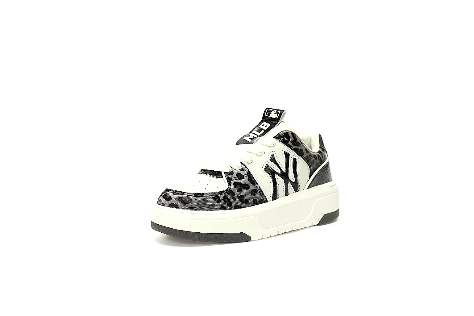 Kako Scout comparison images for New Balance Black White Runner Sneaker thumbnail 6
