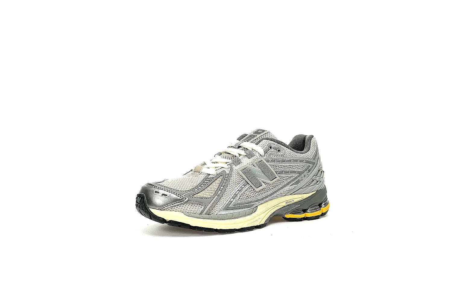 Kako Scout comparison images for New Balance Silver Gray Runner