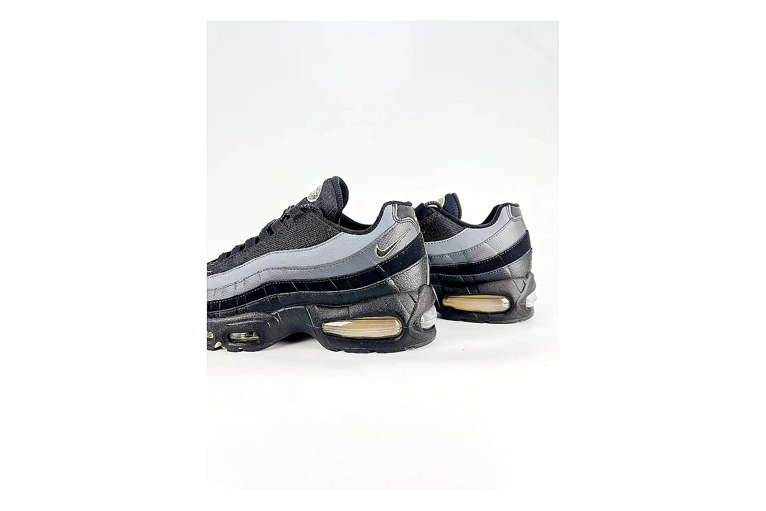 kakoscout.com Nike Air Max Gray White comparison signal card six-photo gallery thumbnail 5
