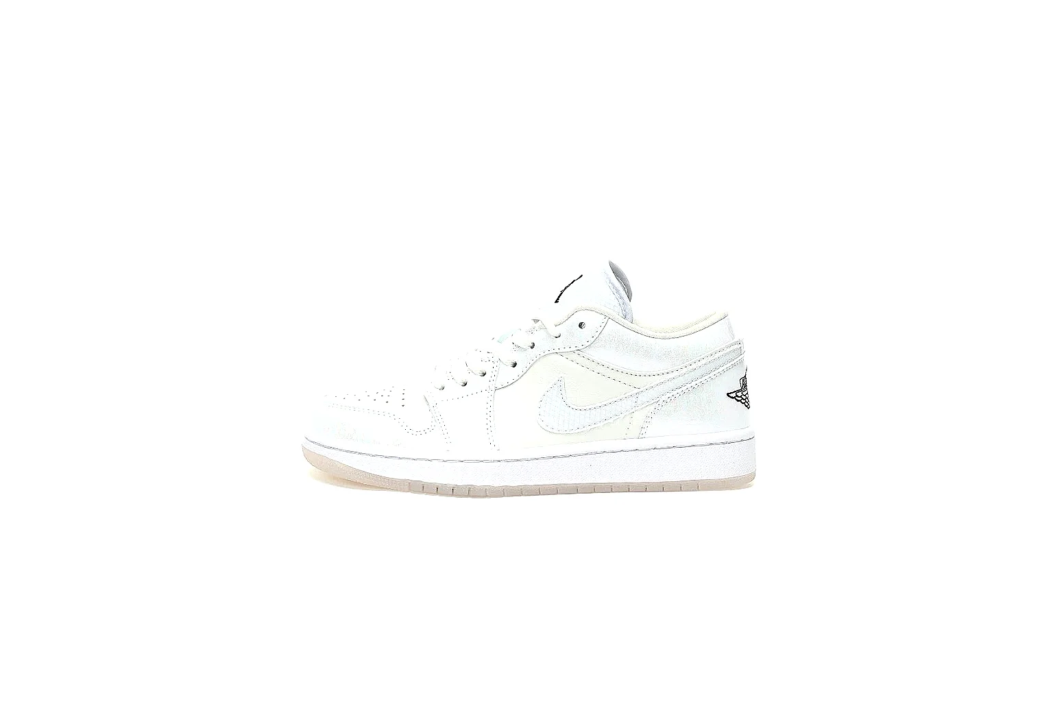 Kako Scout comparison images for Nike All White Low Court