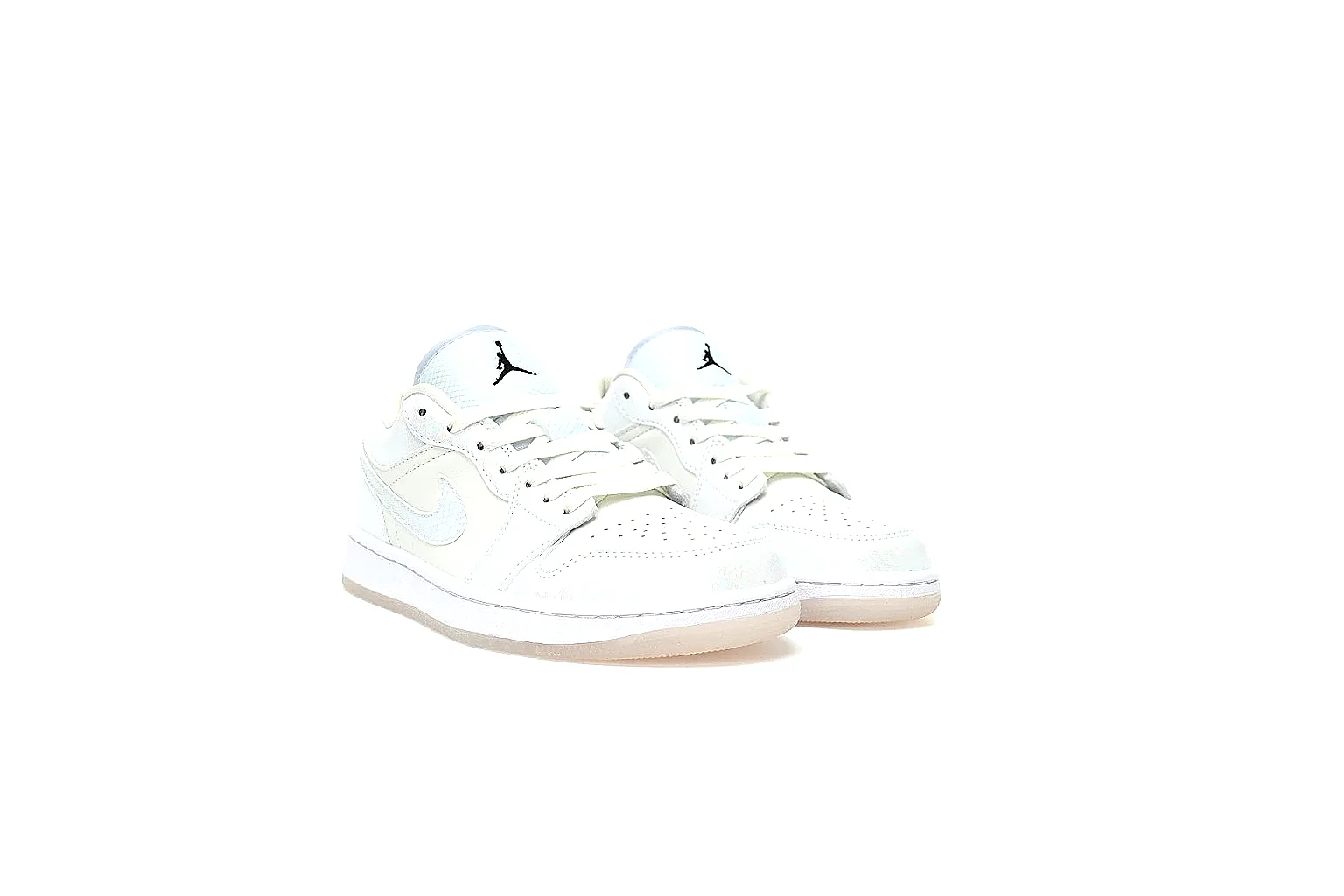 Kako Scout comparison images for Nike All White Low Court thumbnail 5