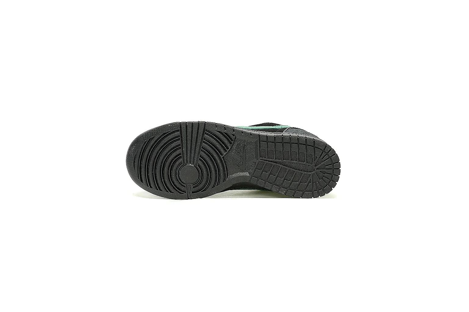Kako Scout comparison images for Nike Black Green Low Court Sneaker thumbnail 3