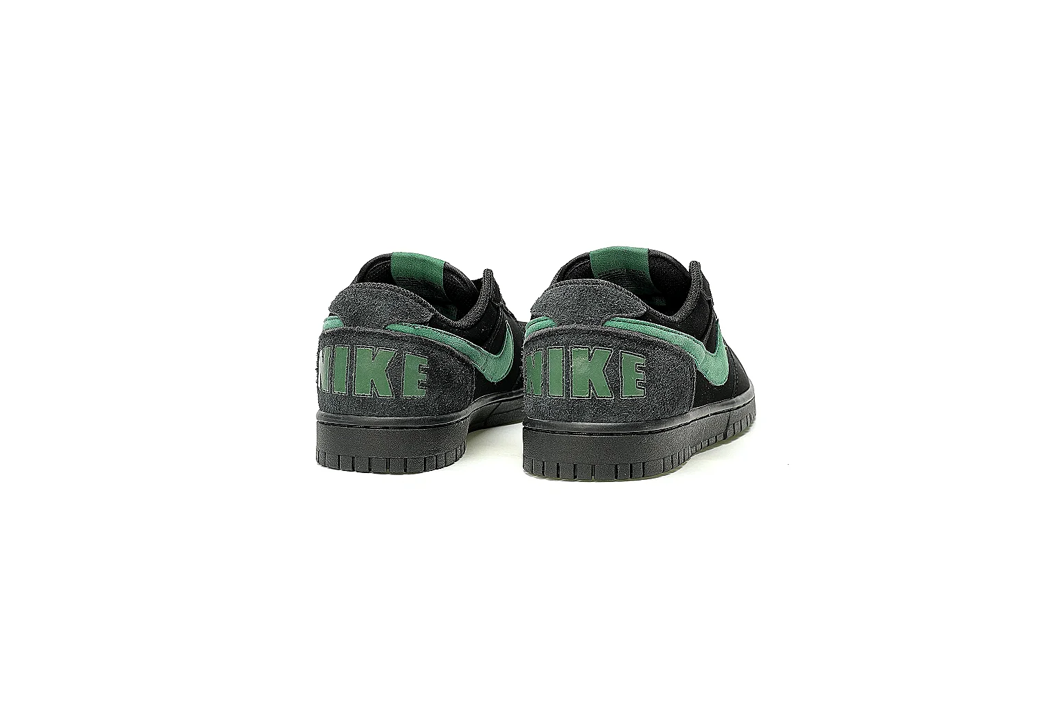 Kako Scout comparison images for Nike Black Green Low Court Sneaker thumbnail 5