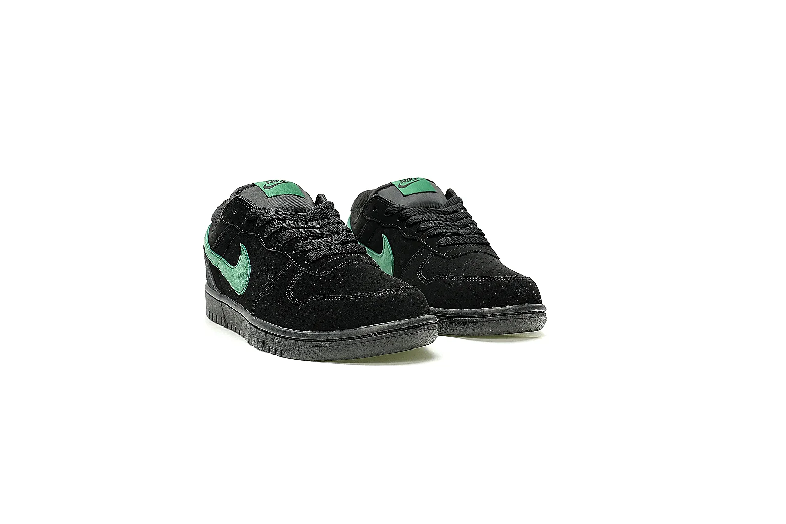 Kako Scout comparison images for Nike Black Green Low Court Sneaker thumbnail 4