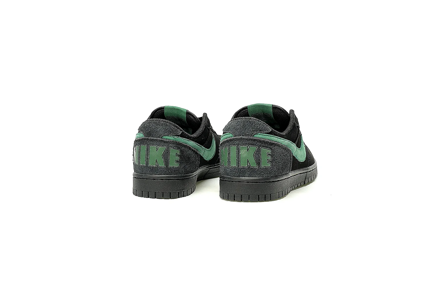 Kako Scout comparison images for Nike Black Green Low Court Sneaker thumbnail 5