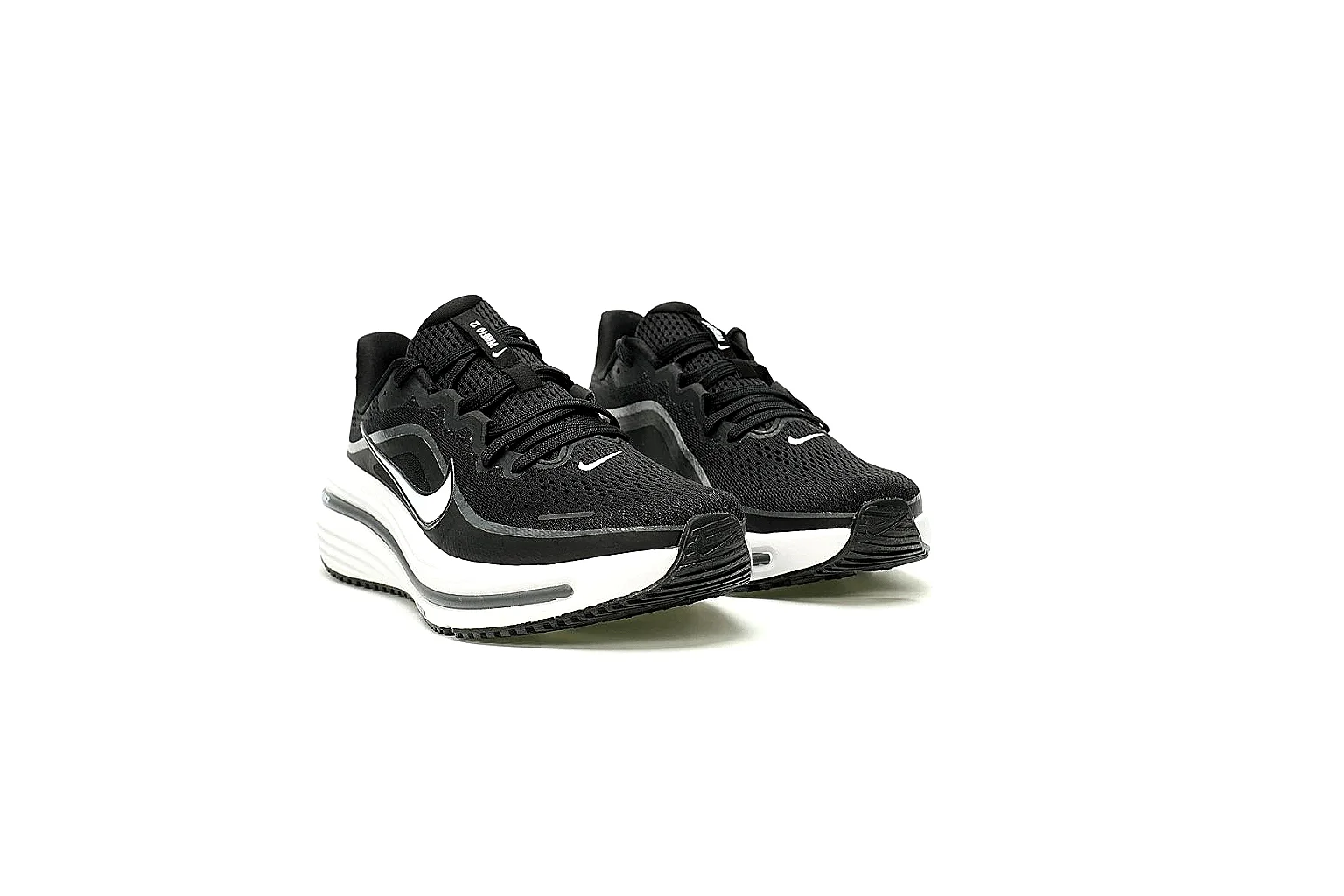 Kako Scout comparison images for Nike Black White Retro Runner Sneaker thumbnail 4