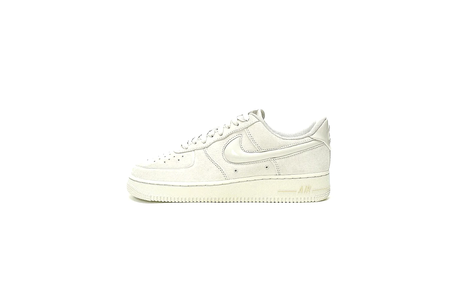 Kako Scout comparison images for Nike Cream Low Court Sneaker