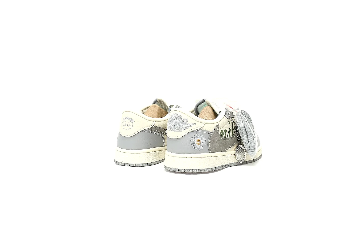 Kako Scout comparison images for Nike Cream Olive Low Court thumbnail 5