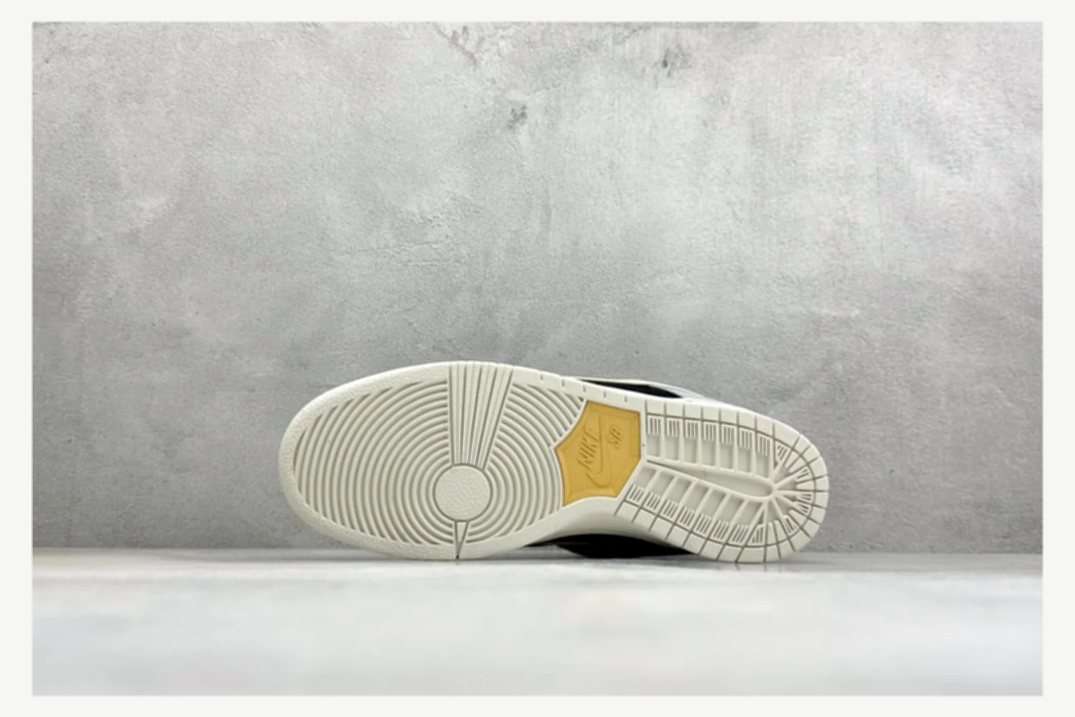 Nike Dunk Low Brown Cream Low Top comparison proof image SKU 1182167383 thumbnail 3