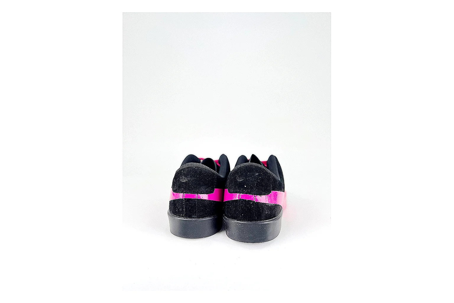 kakoscout.com Nike Dunk Low Black Pink comparison signal card six-photo gallery thumbnail 3