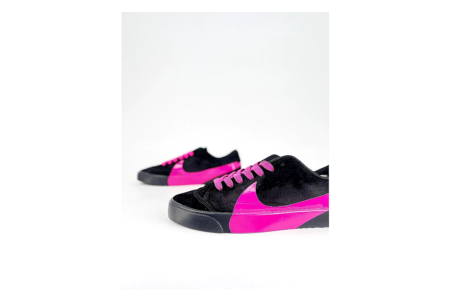 kakoscout.com Nike Dunk Low Black Pink comparison signal card six-photo gallery thumbnail 4