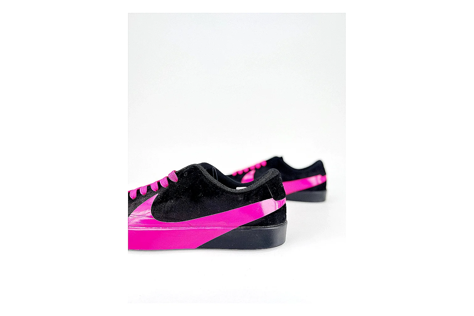 kakoscout.com Nike Dunk Low Black Pink comparison signal card six-photo gallery thumbnail 5