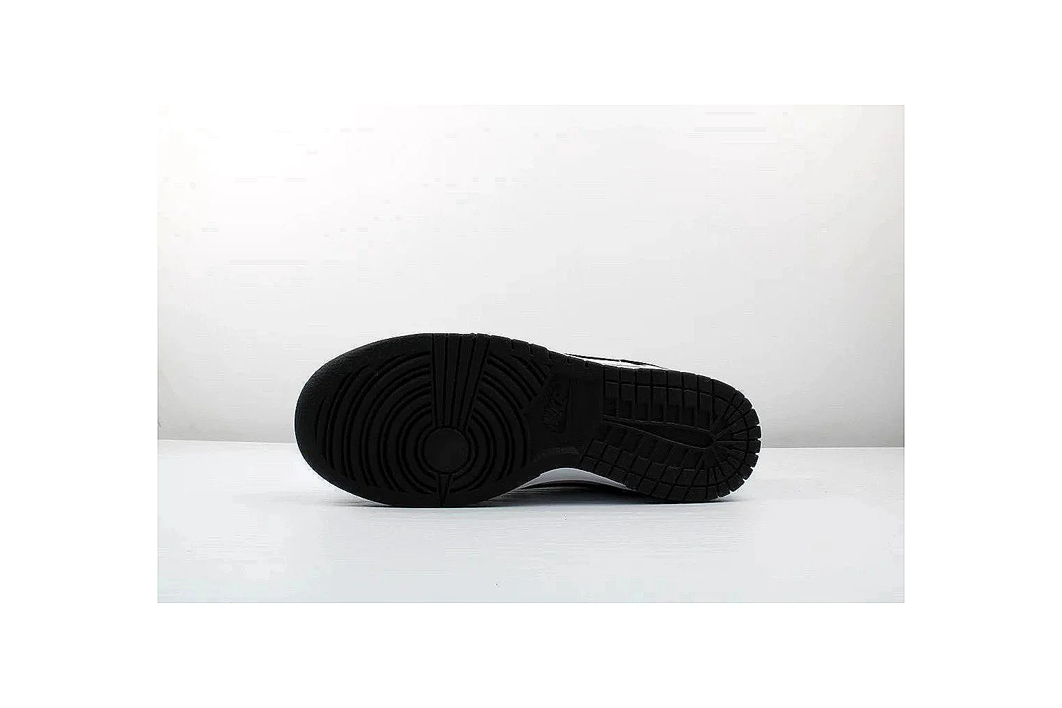 kakoscout.com Nike Dunk Low Black White comparison signal card six-photo gallery thumbnail 6