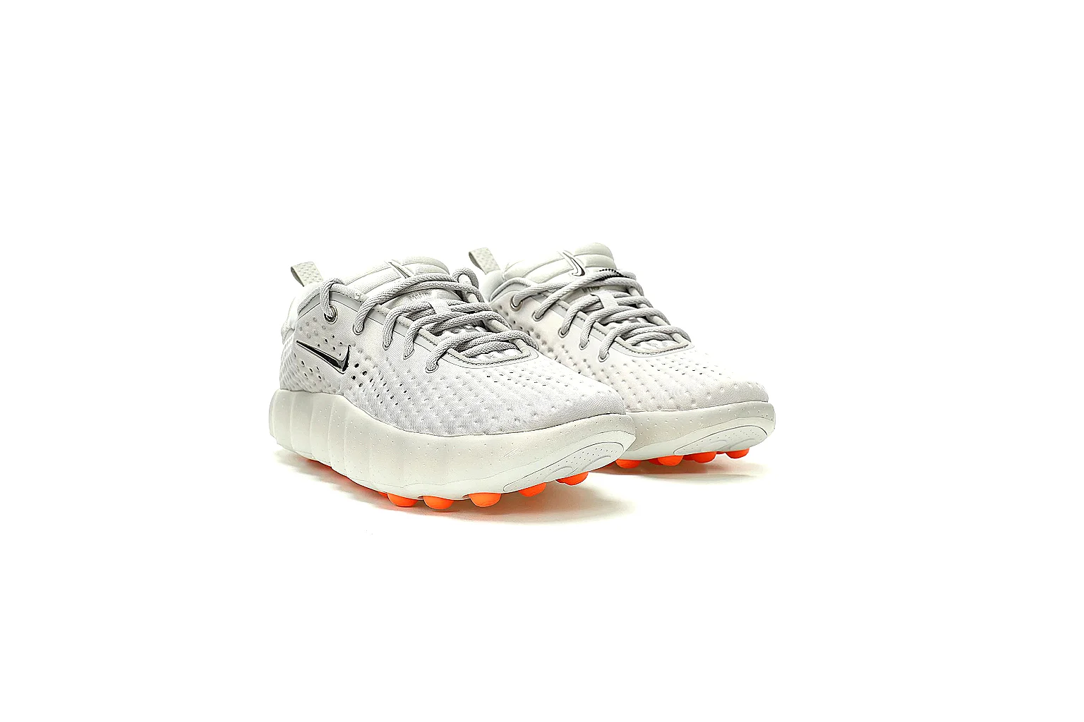 Kako Scout comparison images for Nike Gray Orange Runner Sneaker thumbnail 4