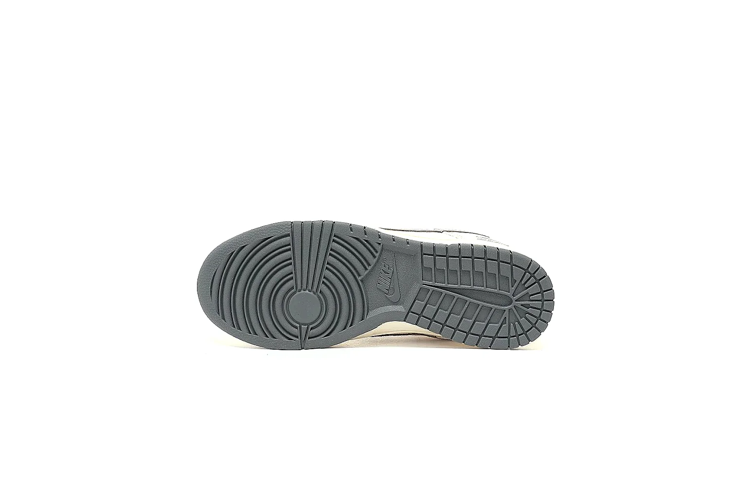Kako Scout comparison images for Nike Gray Red Low Court Sneaker thumbnail 4