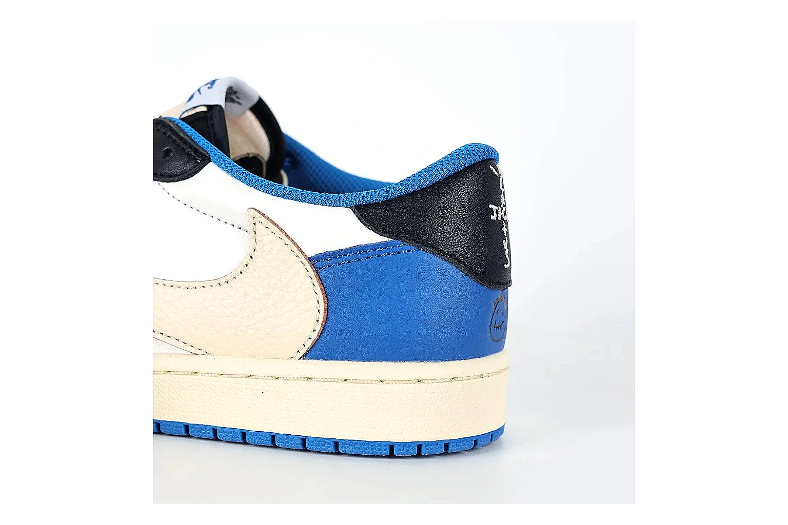 kakoscout.com Nike Low Court Cream Blue comparison signal card six-photo gallery thumbnail 3