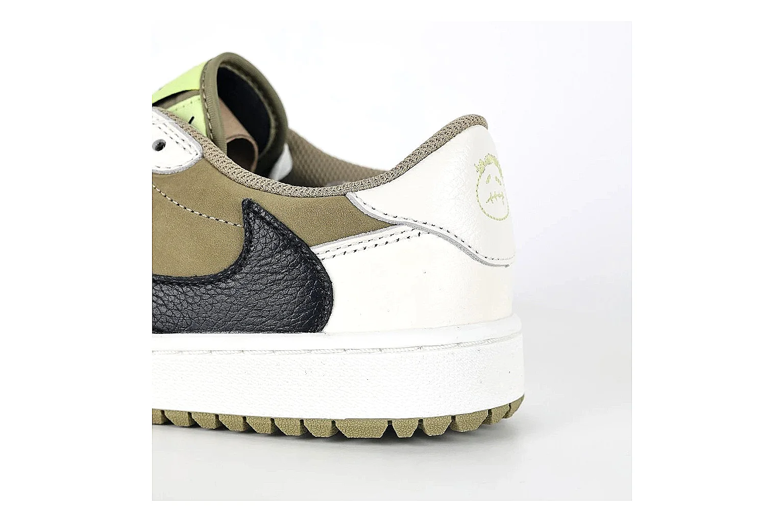 kakoscout.com Nike Low Court Olive White comparison signal card six-photo gallery thumbnail 3