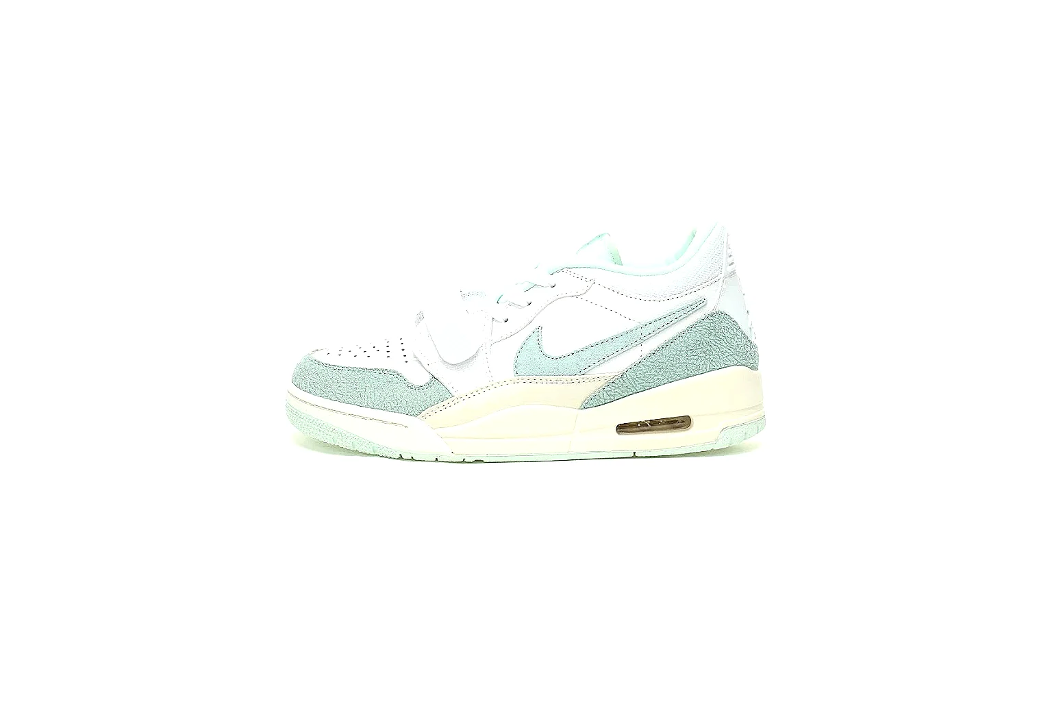 Kako Scout comparison images for Nike Mint Cream Retro Runner