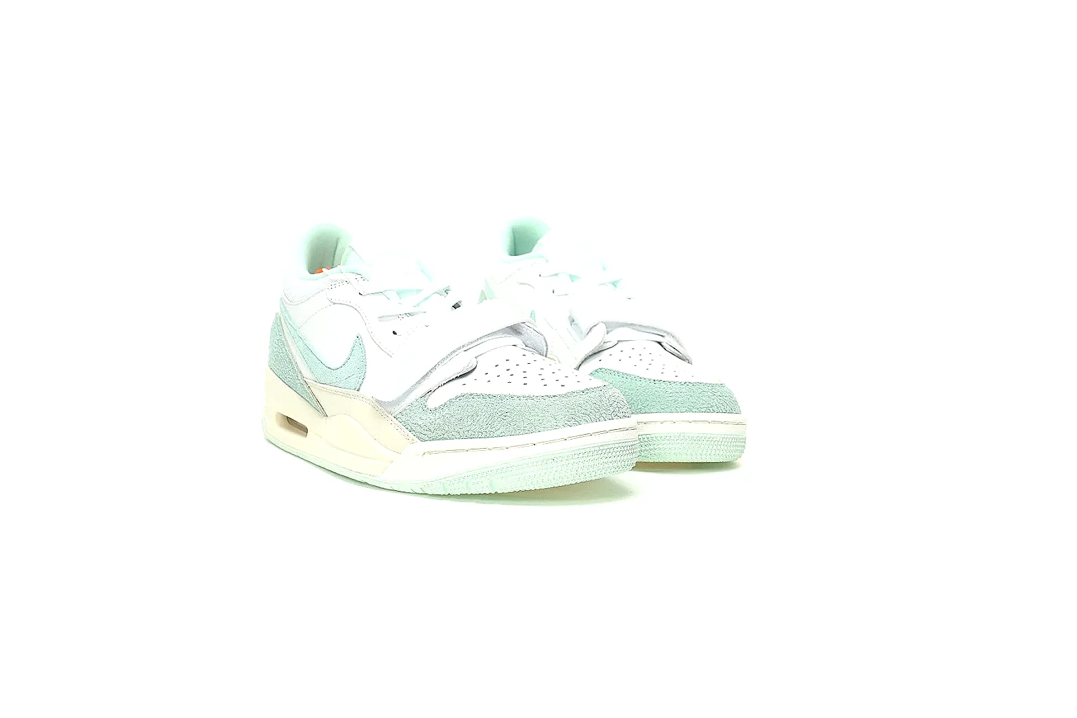 Kako Scout comparison images for Nike Mint Cream Retro Runner thumbnail 5