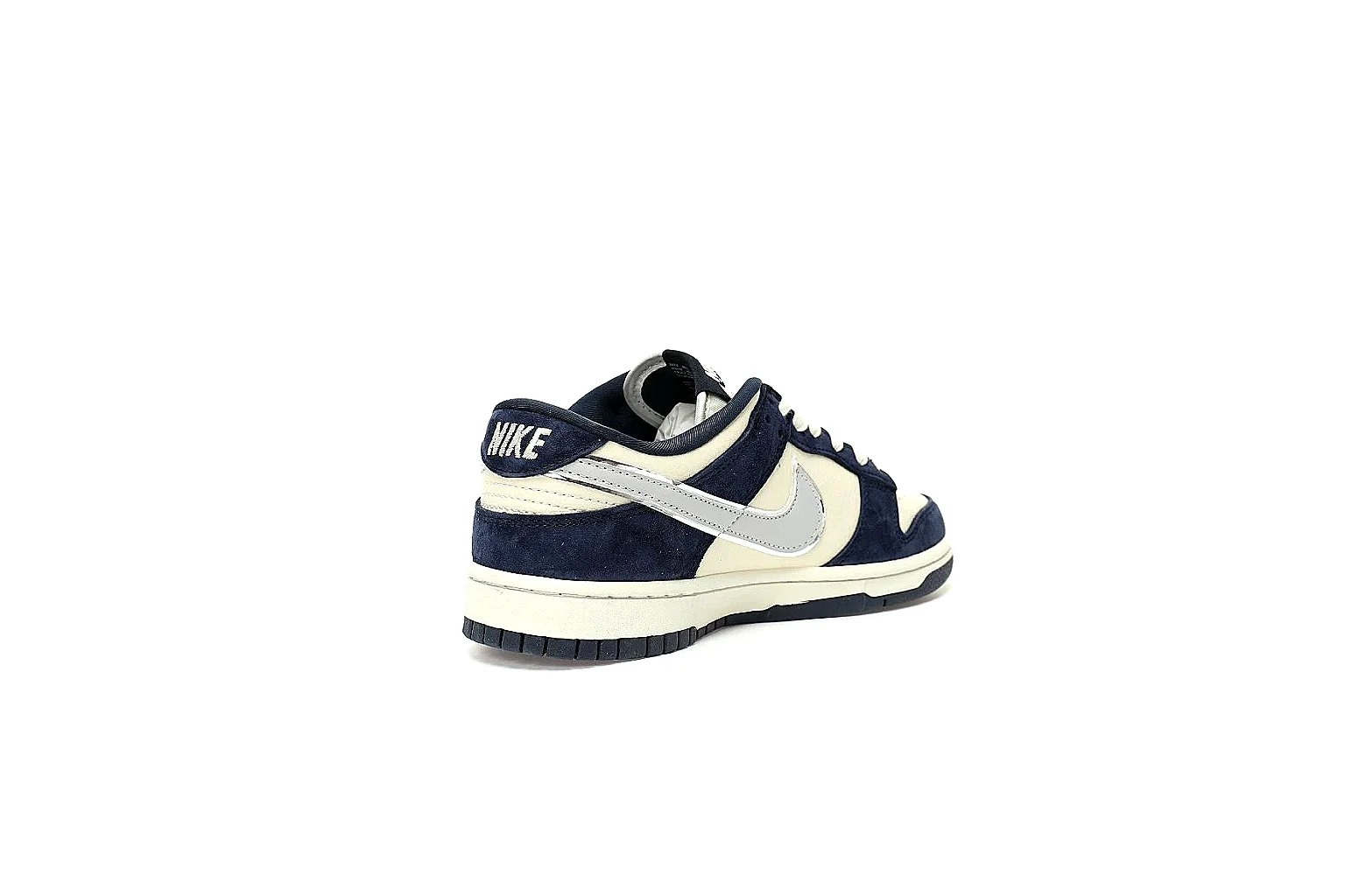 Kako Scout comparison images for Nike Navy Cream Low Court thumbnail 6