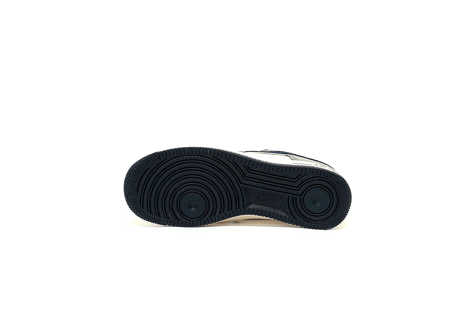 Kako Scout comparison images for Nike Navy White Low Court Sneaker thumbnail 4