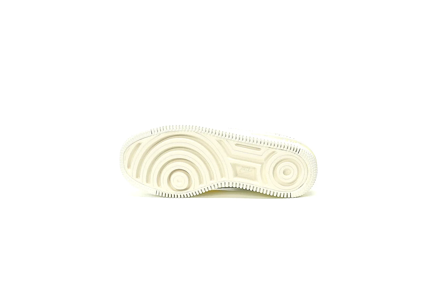 Kako Scout comparison images for Nike Pale Yellow Low Court Sneaker thumbnail 3