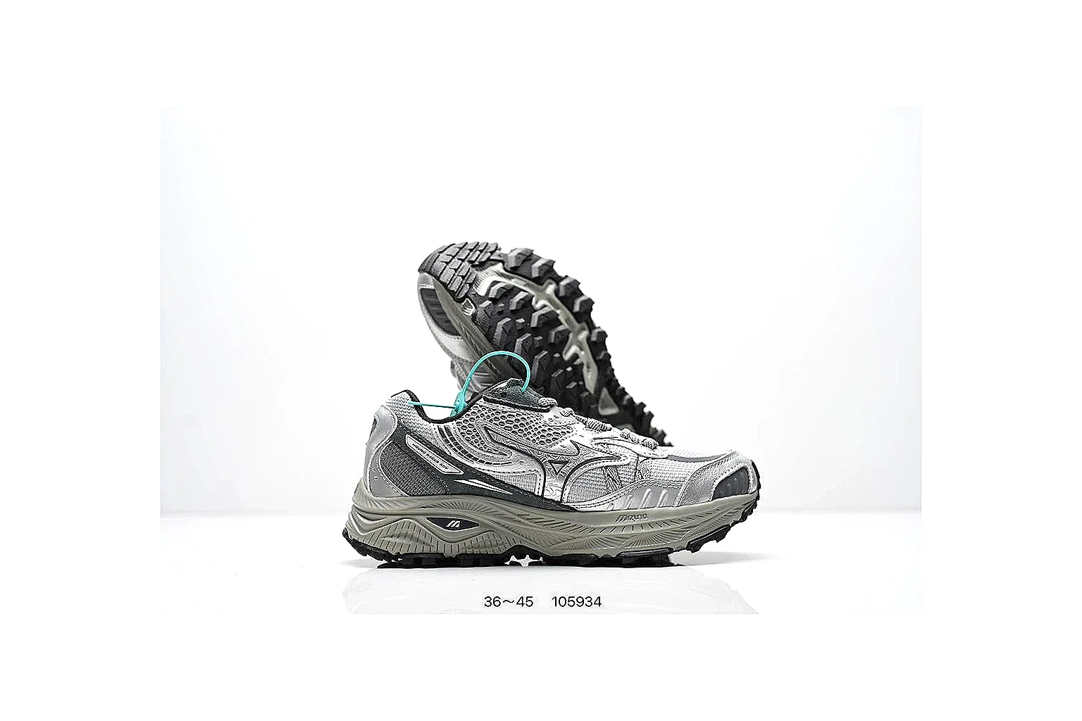 kakoscout.com Nike Retro Runner Silver Gray comparison signal card six-photo gallery thumbnail 4