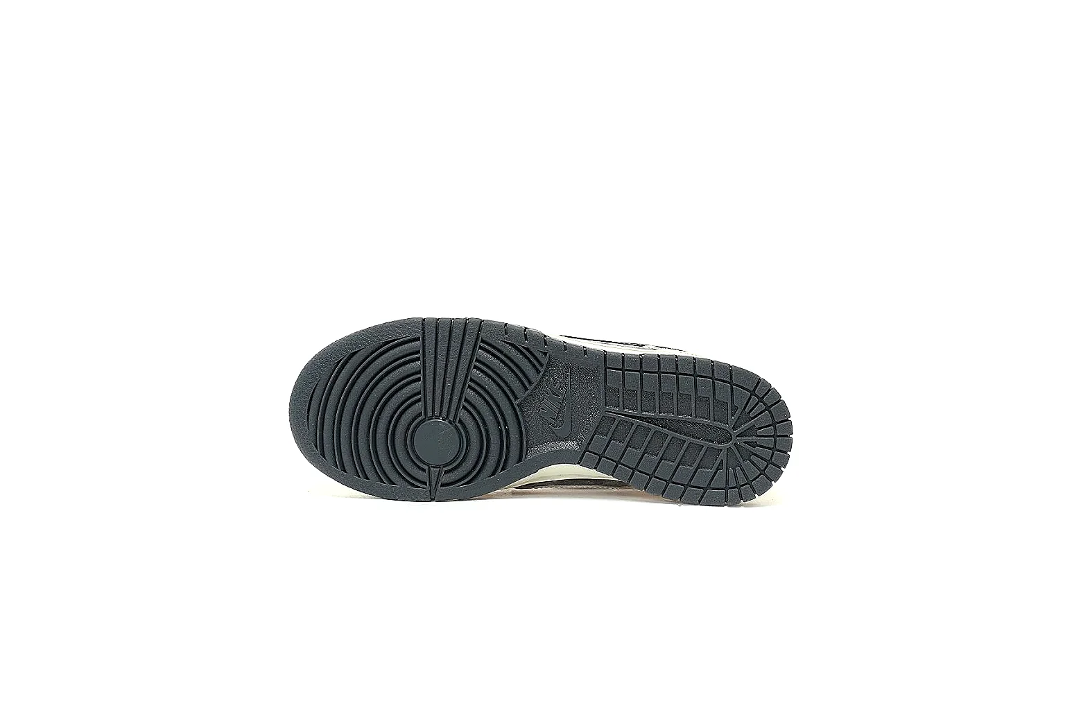 Kako Scout comparison images for Nike Silver Gray Low Court thumbnail 4