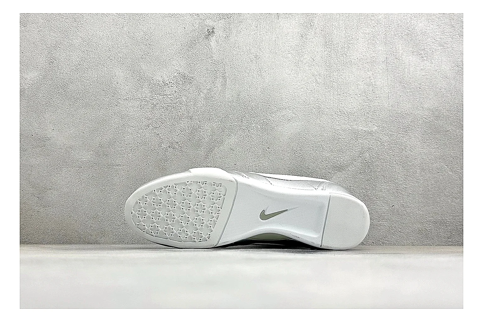 Nike Sprint Sister Silver comparison photo showing silver retro-runner upper, slim low-top shape, layered side panels, and a light everyday sole thumbnail 4