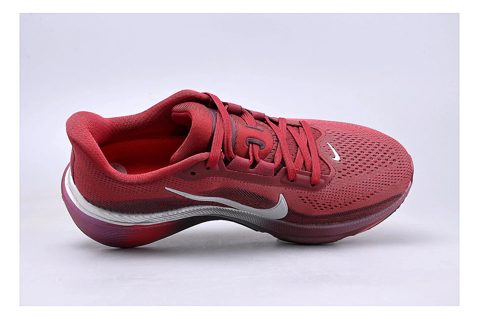 Nike Air Zoom Vomero Red Runner comparison signal photo with red vomero runner with mixed upper and runner shape thumbnail 2