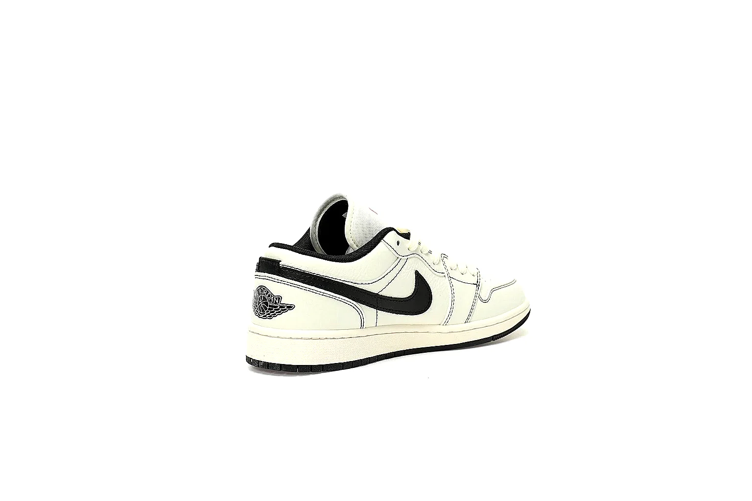 Kako Scout comparison images for Nike White Black Low Court Sneaker thumbnail 2