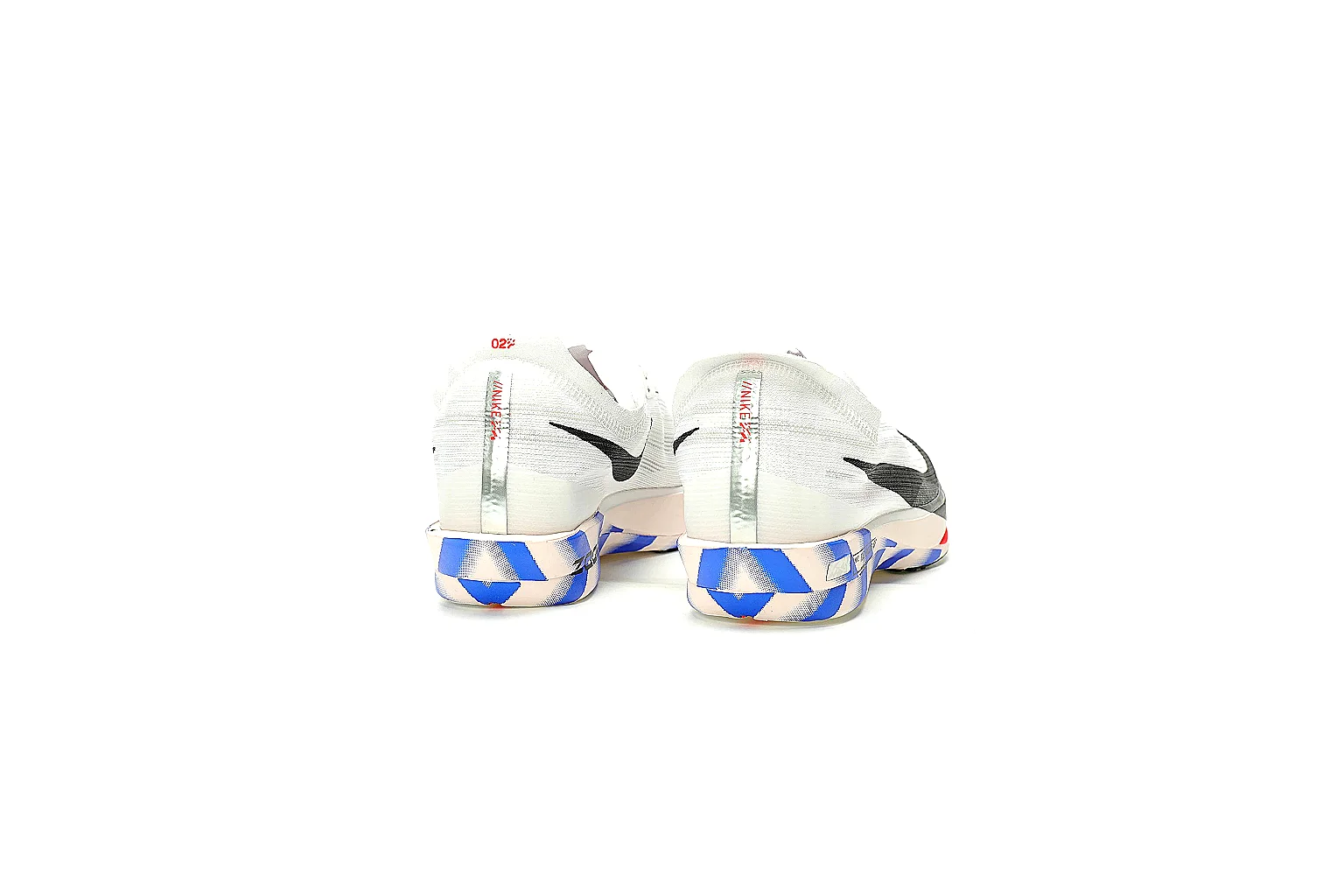Kako Scout comparison images for Nike White Blue Red Runner Sneaker thumbnail 5