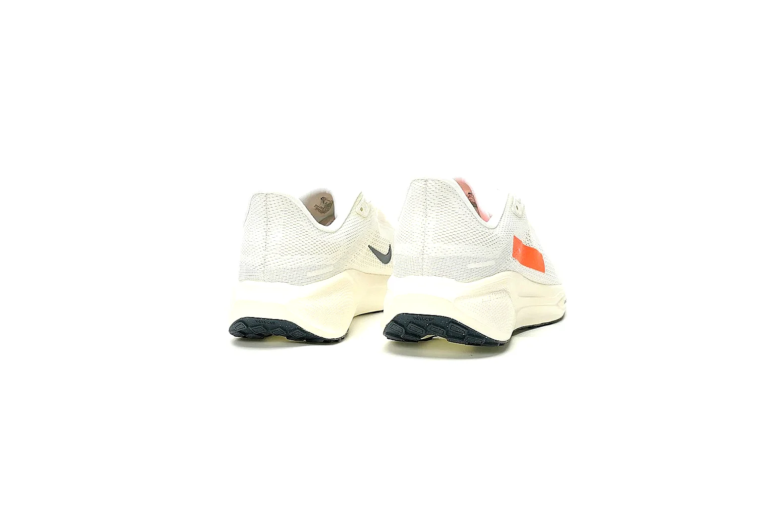Kako Scout comparison images for Nike White Orange Runner Sneaker thumbnail 5
