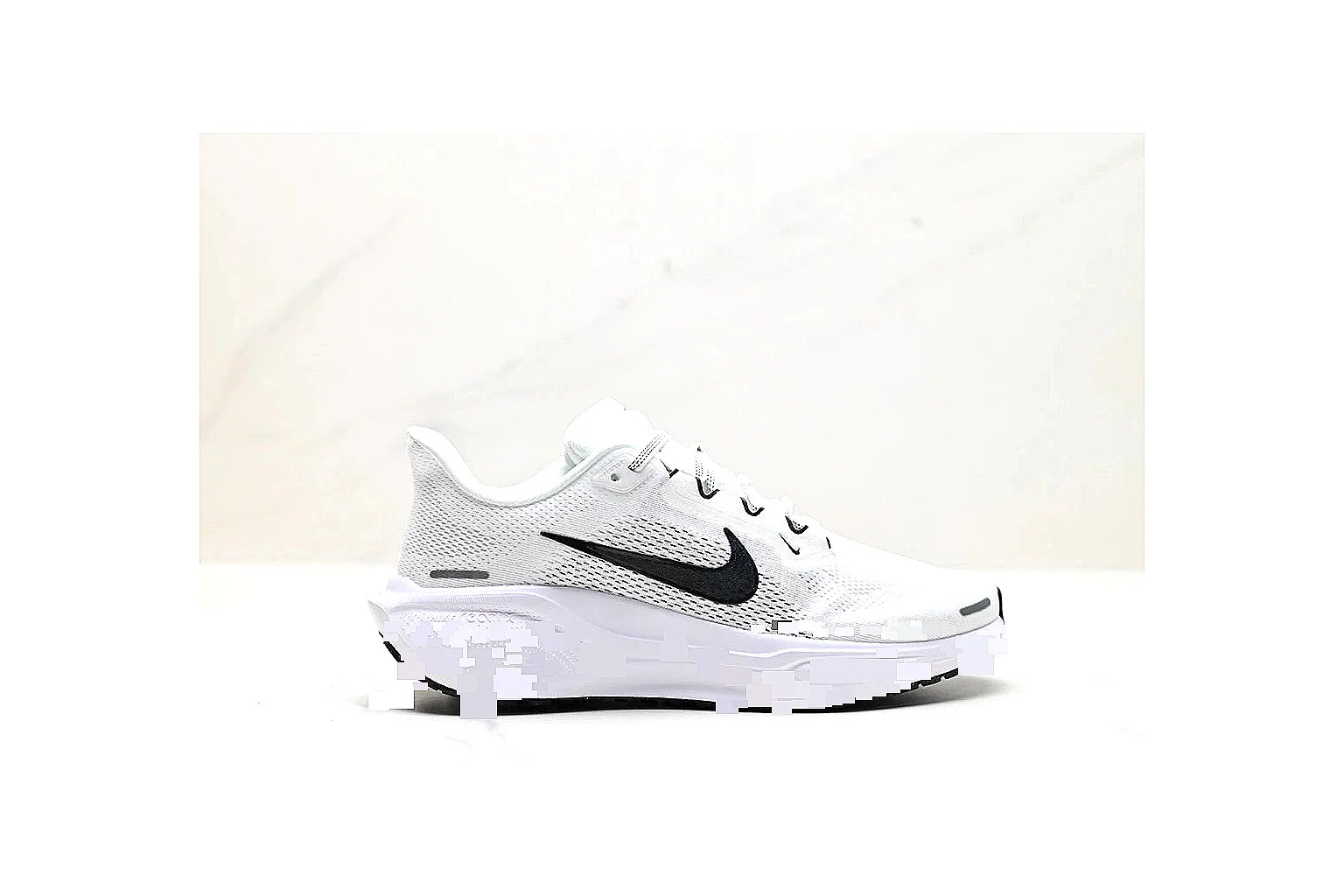 kakoscout.com Nike White Runner White Black comparison signal card six-photo gallery thumbnail 2