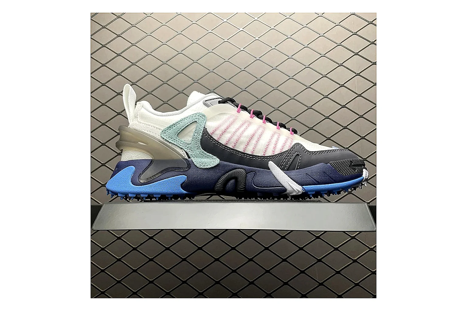 Off-White Out Of Office White Navy comparison signal photo with white navy out-of-office low-top with mixed upper and low top shape thumbnail 2