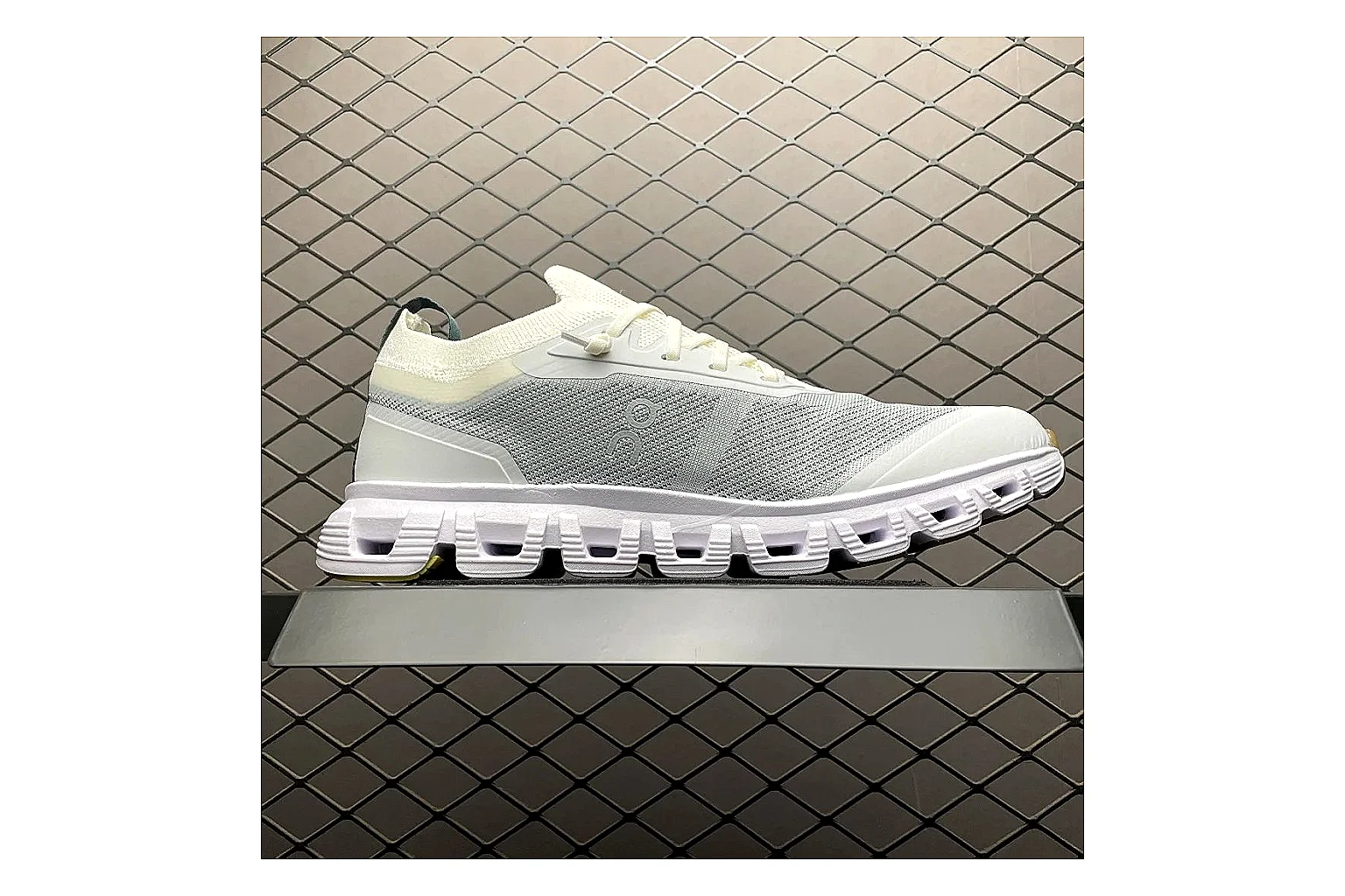 On Cloud 6 White Grey Sneaker comparison signal photo with white grey cloud 6 runner with mixed upper and trainer shape thumbnail 2