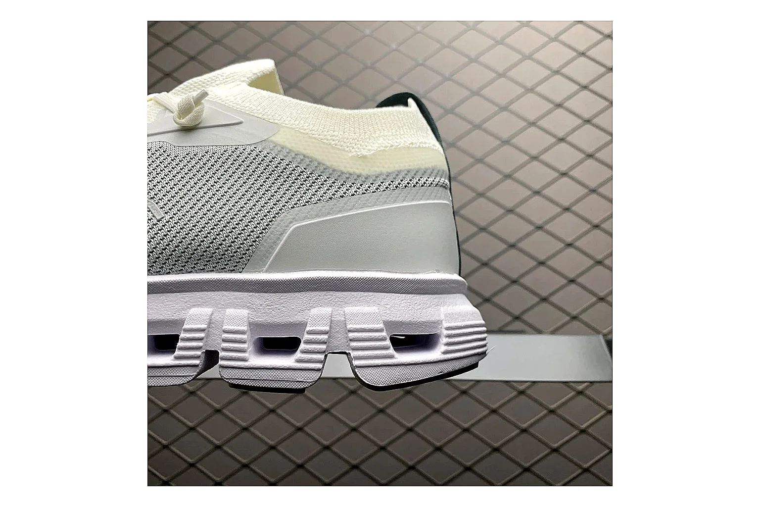 On Cloud 6 White Grey Sneaker comparison signal photo with white grey cloud 6 runner with mixed upper and trainer shape thumbnail 3