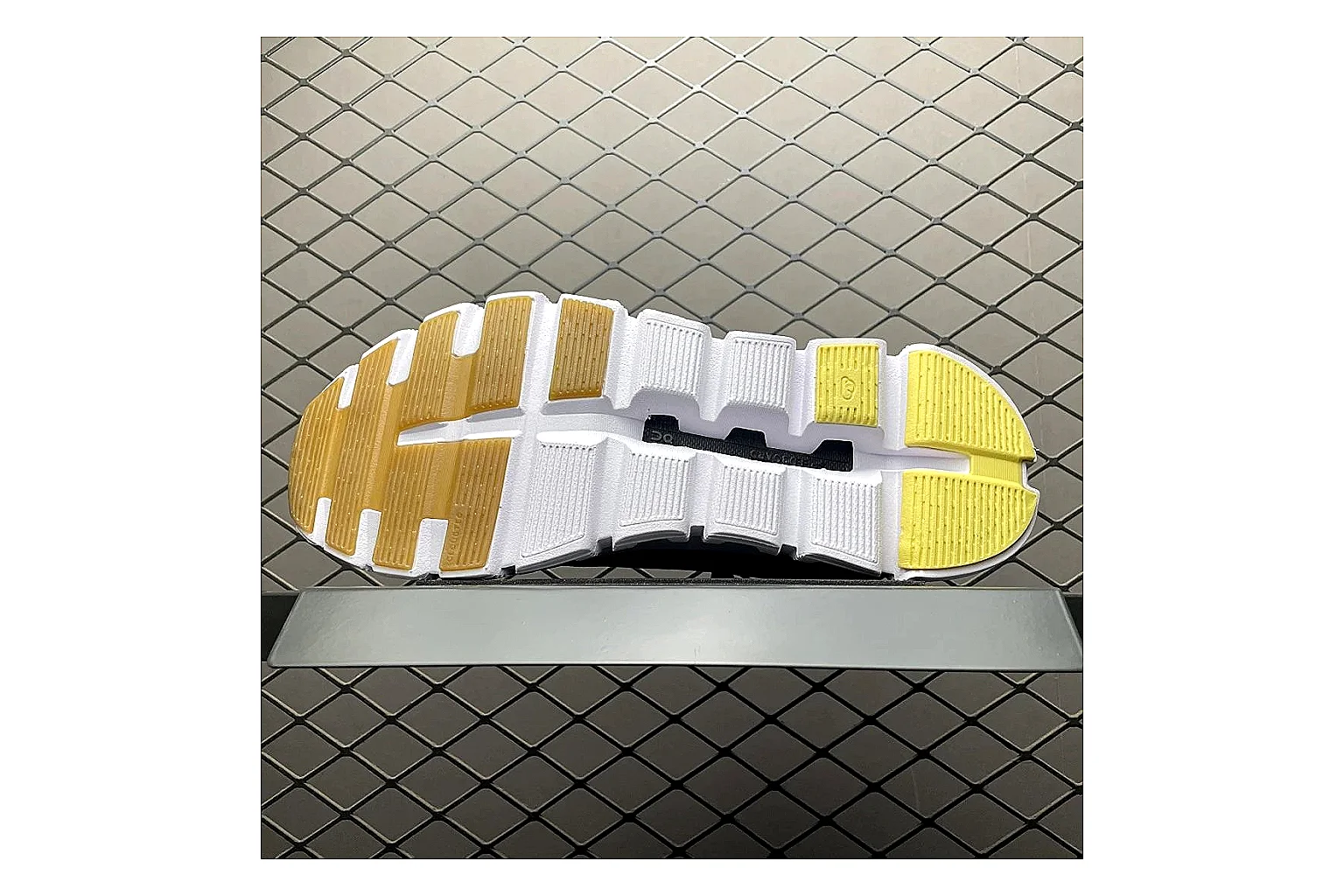 On Cloud 6 White Grey Sneaker comparison signal photo with white grey cloud 6 runner with mixed upper and trainer shape thumbnail 4