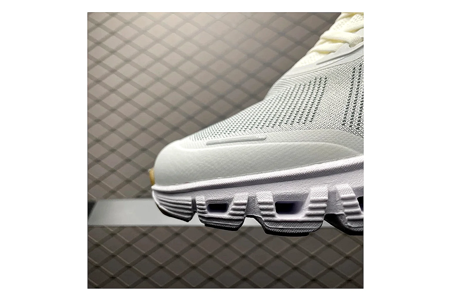 On Cloud 6 White Grey Sneaker comparison signal photo with white grey cloud 6 runner with mixed upper and trainer shape thumbnail 5
