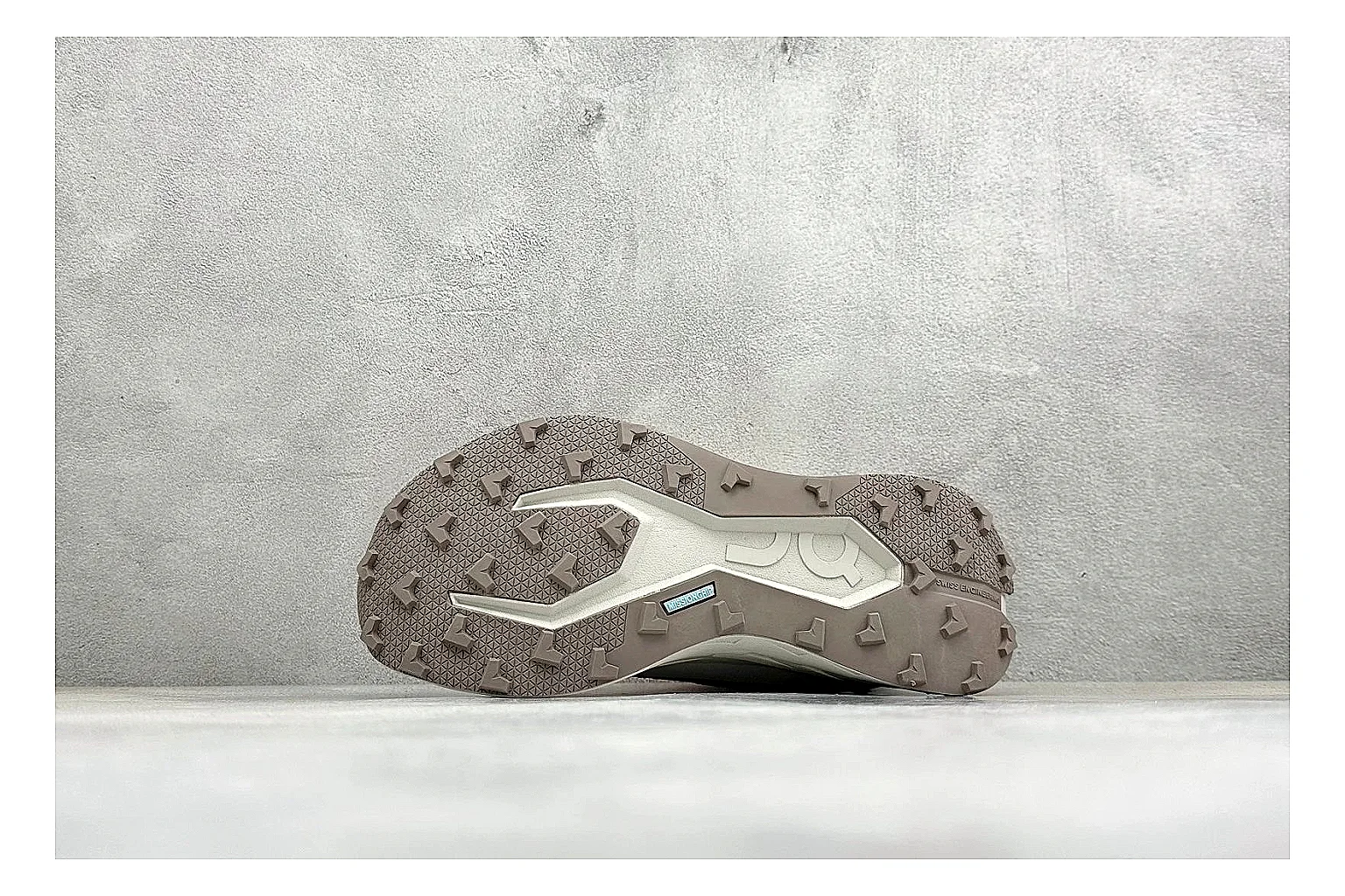 On Cloudmonster White Orange comparison photo showing white running mesh, orange accent hits, oversized CloudTec sole pods, and a rounded runner silhouette thumbnail 4