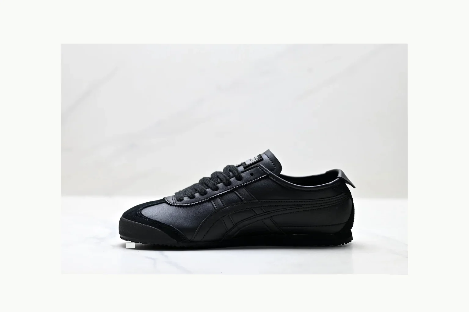 Onitsuka Tiger Black Leather Sneaker comparison signal photo with black black leather retro low-top with leather upper and low top shape