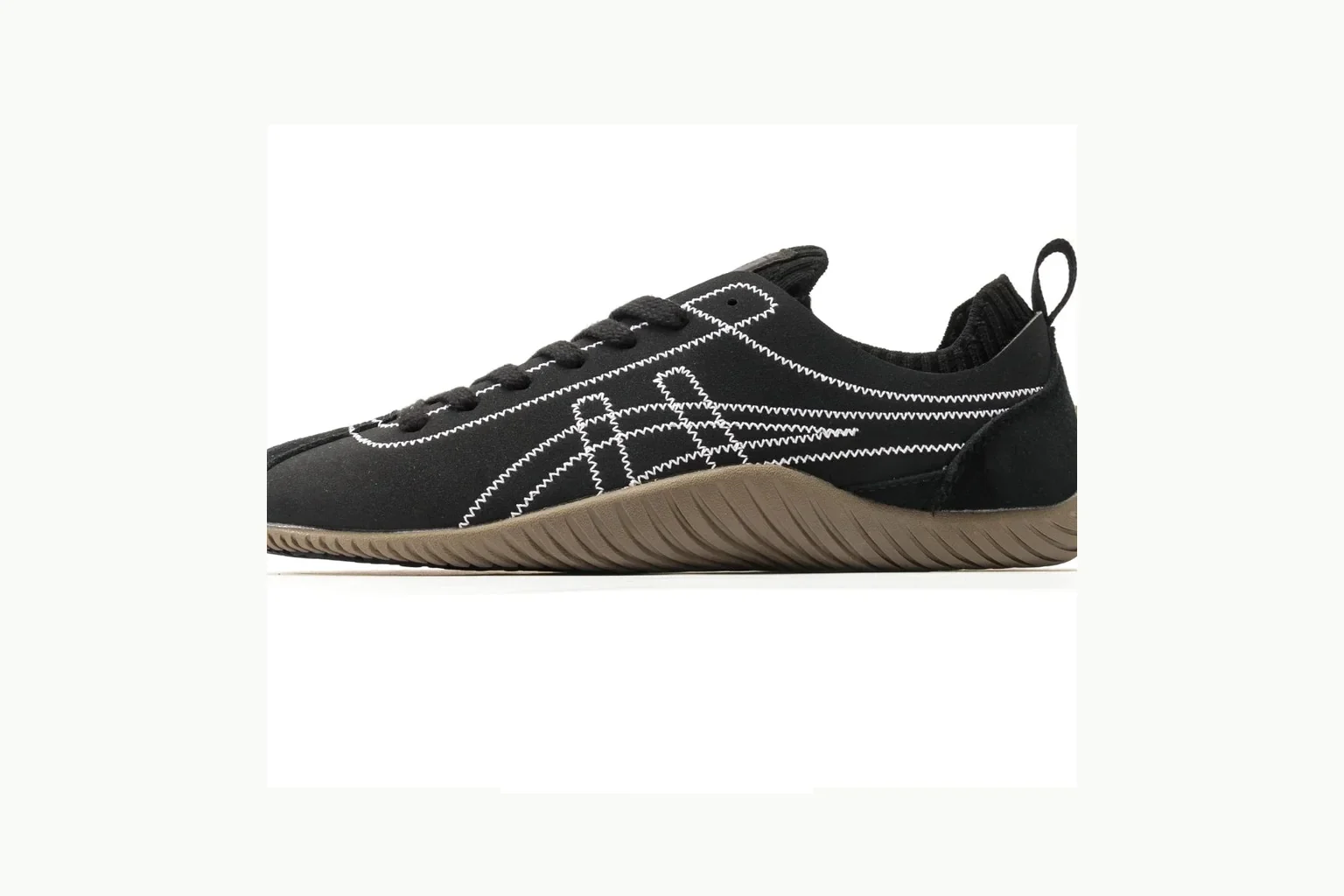 Onitsuka Tiger Black Gum Sneaker comparison signal photo with black gum black gum retro low-top with mixed upper and low top shape